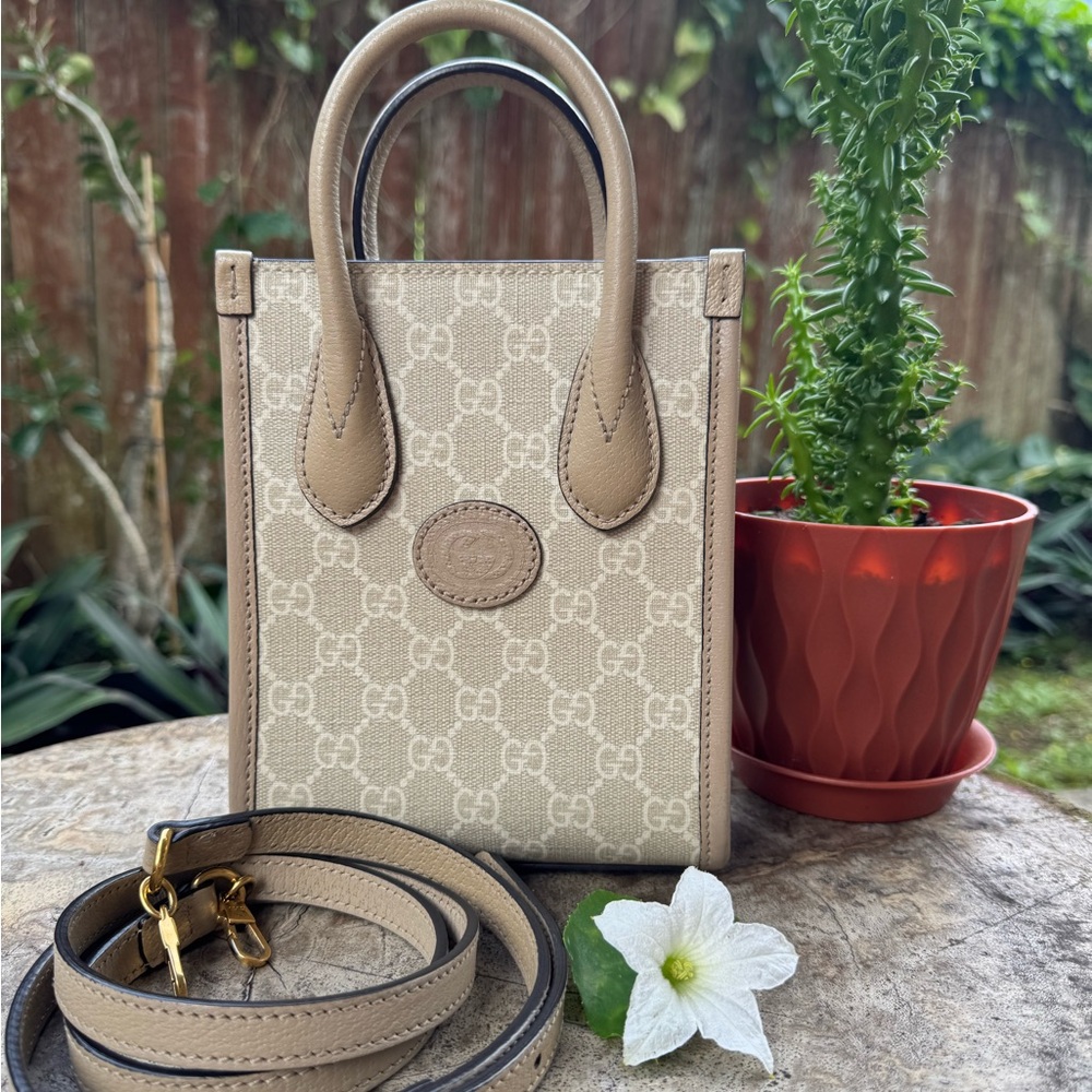 Gucci Interlocking
GG Supreme 2-Way Mini Tote Bag